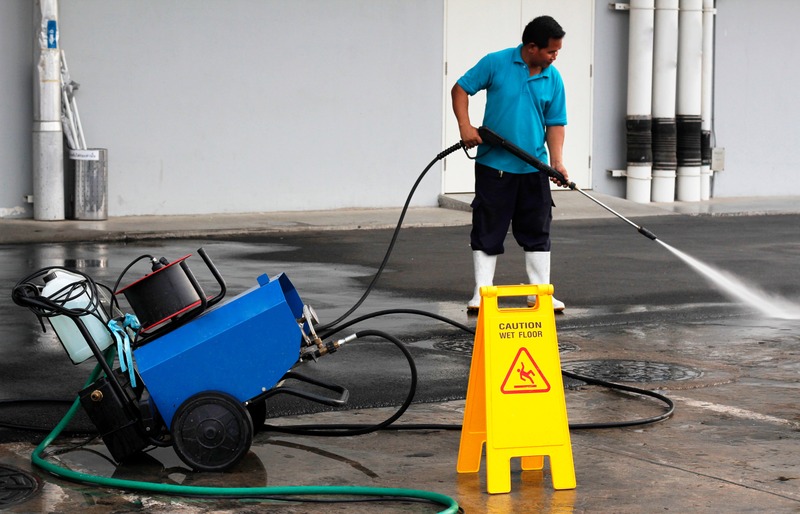 Commercial Pressure Washing Services in Las Vegas, NV: The Key to a Lasting First Impression
