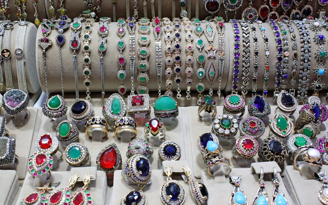 Uncover Unique Heirlooms with Vintage Jewelry Sellers: Hidden Gems Await